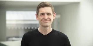 Head shot of Simon Wilkinson