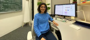 Image of Ava Khamseh at her computer